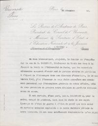 Source Archives nationales, AJ/16/7116<br/>Document numérisé <a href="https://expo-victimes-vichy-faculte-droit-paris.bibliothequecujas.fr/lettre-du-recteur-de-lacademie-de-paris-au-sujet-du-professeur-basdevant/" target="_blank">consultable ici</a>.
<br><br>
<strong>Les propos anti-vichyiste du professeur Jules Basdevant attirent l'attention de l'autorité occupante et mènent non seulement à la convocation de Gilbert Gidel comme on le voit dans le document précèdent, mais surtout à l’ouverture d’une enquête à son sujet et son éloignement à Lyon par la suite.</strong>