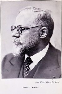 Source Bibliothèque interuniversitaire Cujas, RM 40 A 45.730, 1939 I 67
<br><br>
<strong>Roger Picard (1884-1950), se forme dans l'effervescence de la Troisième République et devient un spécialiste des questions sociales et ouvrières. Titulaire d'une thèse sur Les Cahiers de 1789 et les classes ouvrières (1910), il enseigne à la faculté de droit de Lille puis à Paris,. Picard est un ardent défenseur du socialisme proudhonien, prônant la liberté individuelle et s'opposant aux dérives totalitaires. Rédacteur en chef de la <em>Revue d’histoire économique et sociale</em> et auteur de nombreux ouvrages sur les salaires, le mouvement syndical et les assurances sociales, il plaide pour une économie au service de l'homme. Engagé politiquement, il est conseiller économique, directeur de cabinet de plusieurs ministres et membre du Conseil national économique. En 1941, fuyant le régime de Vichy, il s'exile aux États-Unis, où il enseigne à la <em>New School for Social Research</em> et œuvre à promouvoir la culture française.</strong>
