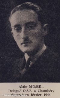 Source Mémorial de la Shoah
<br><br>
<strong>Alain Mossé (1920- ?) fait son entrée à la faculté de droit de Paris en 1937. La guerre interrompt sa licence et il se réinscrit à Grenoble en 1940, tout en prenant le poste chef de cabinet du préfet de Savoie. Révoqué suite au premier statut des juifs, il s’engage auprès de l’OSE (Œuvre de secours aux enfants), devenant en 1943 directeur régional de l’UGIF (Union Générale des Israélites de France), à Chambéry. Résistant, Mossé est arrêté le 8 février 1944 et déporté à Auschwitz un mois plus tard.</strong>