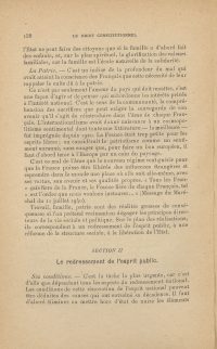 Source Bibliothèque interuniversitaire Cujas, 85.933A<br/>Document numérisé <a href="https://expo-victimes-vichy-faculte-droit-paris.bibliothequecujas.fr/cours-de-droit-constitutionnel/" target="_blank">consultable ici</a>.
</br></br>
<strong>Dans ce manuel de droit constitutionnel, Georges Burdeau expose les fondements politiques du régime de Vichy en insistant sur les valeurs de « travail, famille, patrie », présentées comme les piliers d’un ordre social à refonder. Ce passage, consacré au "redressement de l’esprit public", reflète la volonté de réorienter la pensée juridique vers une conception organique et hiérarchisée de la nation. Derrière les appels à la solidarité nationale et à la défense de la communauté, c’est une vision excluante de la nation qui s’exprime. Dans d'autres pages de ce même cours, Burdeau reprend sans distance critique la rhétorique antisémite du régime, qualifiant les juifs d’« éléments étrangers ou douteux » inassimilables, et justifiant leur exclusion de la vie économique. Ce document illustre comment des professeurs de la faculté de droit de Paris ont pu servir, via leur enseignement, de vecteur à la diffusion des représentations raciales et à la normalisation de la législation antisémite.</strong>
